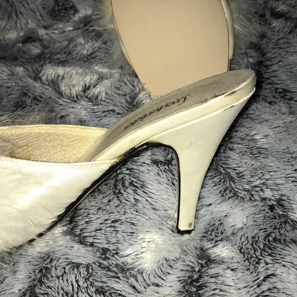 Fluffy heels - Picture 4 of 6